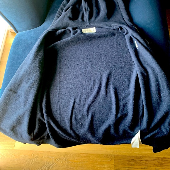 New hoodie abercrombie never worn L - Picture 2 of 3